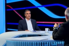 Ես այսպիսի կզած նկար չունեմ Սերժ Սարգսյանի հետ, հպարտ եմ իմ կենսագրության համար. Արման Թաթոյանի ու Պետրոսի բանավեճը