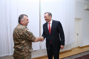ԱԽ քարտուղարը հանդիպել է Արցախի պաշտպանության նախարարի հետ. քննարկել են անվտանգության խնդիրներին վերաբերող հարցերի լայն շրջանակ