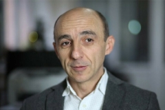 Աբսուրդ է ընտանիքի անդամների միջև փոխանցումների անունը դնել նվեր ու հայտարարագրել. խառնաշփոթ է ստեղծելու մարդկանց կյանքում. Թադևոսյան