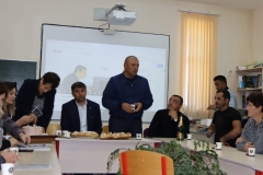 Դավիթ Ղուլունցն Ուսուցիչների տոնի կապակցությամբ այցելեց համայնքի դպրոցներ և նախակրթարաններ