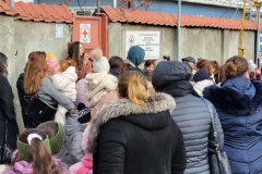 Արցախցի մի խումբ մայրեր ակցիա են իրականացրել Կարմիր խաչի Ստեփանակերտի գրասենյակի դիմաց