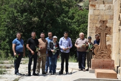 Ուխտագնացություն Լեռնահայաստանի Սպարապետ Գարեգին Նժդեհի գերեզման, որ Սյունյաց աշխարհի Սպիտակավոր Աստվածածին վանքի տարածքում է