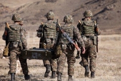 Արամո Եգանյանը, Մերսիկ Բաղդասարյանը եւ Կարեն Ապրեսյանը 2 ինքնաթիռ խոցելու համար ներկայացվել են մեդալների