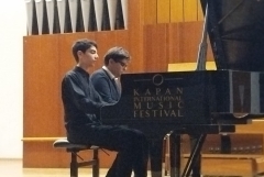 Բեմահարթակում երիտասարդ տաղանդներն էին