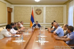 Արայիկ Հարությունյանը խորհրդակցություն է անցկացրել ռազմաքաղաքական իրավիճակի և հումանիտար խնդիրների հարցերով