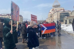 «Մենք այս հողի համար ընկածներին Հայրենիք ենք պարտք». Ստեփանակերտում խաղաղ ցույց է կազմակերպվել