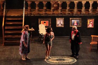 Թատրոնում կրկին առաջնախաղ էր