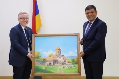 ԳԵՎՈՐԳ ՓԱՐՍՅԱՆՆ ԸՆԴՈՒՆԵԼ Է ՀԱՅԱՍՏԱՆՈՒՄ ԿԱՆԱԴԱՅԻ ԱՐՏԱԿԱՐԳ ԵՎ ԼԻԱԶՈՐ ԴԵՍՊԱՆԻՆ