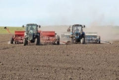 Շահումյանի Ականաբերդ գյուղում շարունակում են աշնանացանը, Չարեքտարում վերականգման ծրագրերն են օրակարգում