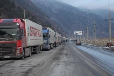 Լարսը բաց է միայն բեռնատարների համար