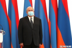 Արմեն Սարգսյանը չի ստորագրել Օնիկ Գասպարյանին ԳՇ պետի պաշտոնից ազատելու հրամանագրի նախագիծը