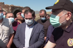 ՀՀ վարչապետը Անգեղակոթի  մուտքի մոտ (տեսանյութ)