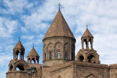 Հորդորում ենք ժողովրդին չտրվել սադրանքների, պահպանել զգոնությունը և շարունակել իրենց սատարումն օրինական բոլոր միջոցներով. Մայր Աթոռ