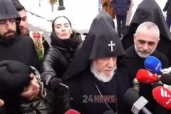 Խնդրում ենք չխաթարել օրվա խորհուրդը, մենք այստեղ ենք մեր խոնարհումը բերելու մեր զավակների հիշատակի առջև. Գարեգին Բ