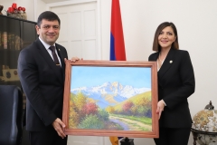 ԳԵՎՈՐԳ ՓԱՐՍՅԱՆԸ ԸՆԴՈՒՆԵԼ Է ԿԱՊԱՆԻ ՔՈՒՅՐ ՔԱՂԱՔ ԳԼԵՆԴԵԼԻ՝ ՔԱՂԱՔԱՅԻՆ ԽՈՐՀՐԴԻ ԱՆԴԱՄ ԷԼԵՆ ԱՍԱՏՐՅԱՆԻՆ
