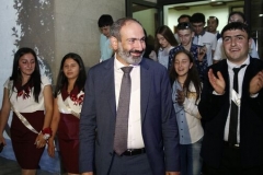 Չեմ ուզում, որ գնաք երբեմն ոչինչ չտվող դիպլոմների ետևից, ուզում եմ գնաք առաքելության ետևից. Փաշինյանը՝ շրջանավարտներին