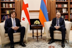 Կոբախիձեն ժամանել է Հայաստան, հանդիպել Փաշինյանի հետ