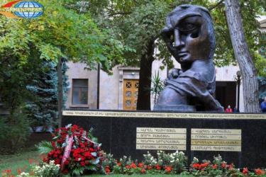 ՀՀ վարչապետի պաշտոնակատարը և ԱԺ նախագահը հարգանքի տուրք մատուցեցին հոկտեմբերի 27-ի ոճրագործության զոհերի հիշատակին