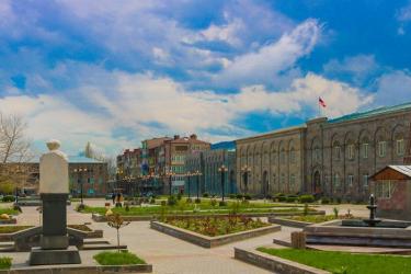 «Սյունյաց երկիր» թերթի խմբագիր Սամվել Ալեքսանյանին  