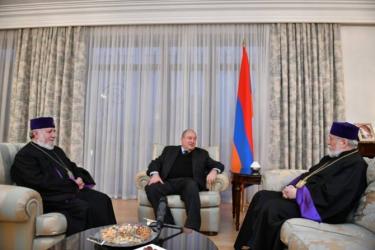 Հայրենիքին ծառայելն առաքելություն է. նախագահ Սարգսյանը հյուրընկալել է Գարեգին Բ և Արամ Ա կաթողիկոսներին