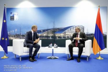 Տուսկը հիանում է Նիկոլ Փաշինյանի՝ երկրին ժողովրդավարություն և տնտեսական զարգացում բերելու վճռականությամբ