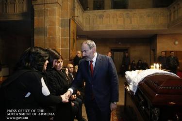 Նիկոլ Փաշինյանը մասնակցեց ՀԽՍՀ Կոմկուսի կենտկոմի նախկին առաջին քարտուղար Սուրեն Հարությունյանի հոգեհանգստի արարողությանը