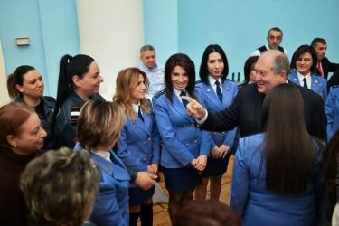 Թող գարնանային տոները ուրախություն, երջանկություն ու հաջողություն բերեն բոլոր կանանց ու նրանց ընտանիքներին. նախագահ Սարգսյանը շնորհավորել է կանանց