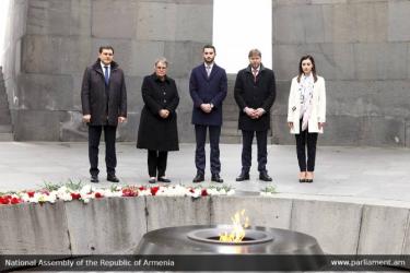ԵԽԽՎ նախագահը հարգանքի տուրք է մատուցել Հայոց ցեղասպանության զոհերի հիշատակին