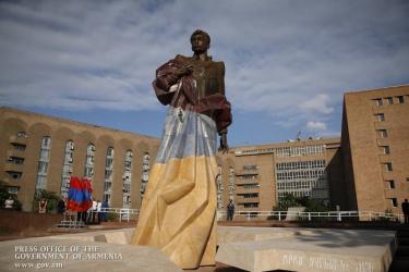 Արամ Մանուկյանը կուսակցական շահերից վեր կանգնել գիտեր. նրա արձանին ծաղիկներ խոնարհեցին