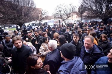 Օպերայի և բալետի ազգային ակադեմիական թատրոնի աշխատակիցները գոհ են վարչապետի հետ հանդիպումից