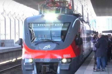 Երևան-Գյումրի երթուղու նոր էլեկտրագնացքի առաջին ուղևորը Նիկոլ Փաշինյանն է