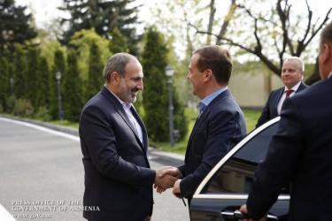 Ի հեճուկս հոռետեսների՝ մեզ կհաջողվի մեր հարաբերությունները բարձրացնել նոր մակարդակի. Նիկոլ Փաշինյանն ընդունել է ՌԴ վարչապետ Մեդվեդևին   
