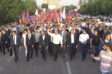 Նիկոլ Փաշինյանը Աբովյանում մասնակցում է նախընտրական քարոզարշավի երթին՝ ի աջակցություն քաղաքապետի թեկնածու Գրիգոր Գուլյանի   