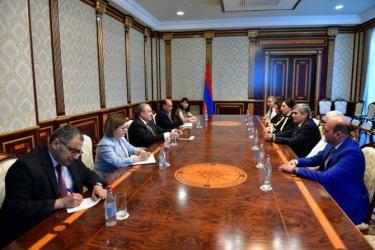 ՀՀ նախագահը հյուրընկալել է «Հանրապետություն» կուսակցության ներկայացուցիչներին   