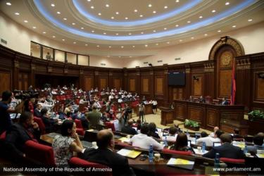 ԱԺ-ն ընդունեց 10 և ավելի աշխատակից ունեցող ընկերություններում աշխատավարձերի վճարումն անկանխիկ դարձնելու նախագիծը