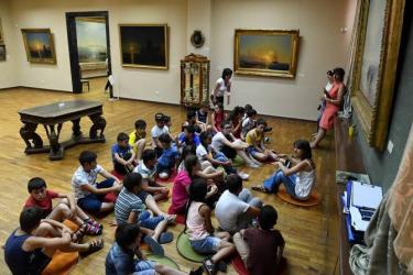 Աննա Հակոբյանի նախաձեռնությամբ սահմանամերձ գյուղերի 700 երեխաներ կայցելեն Երևան