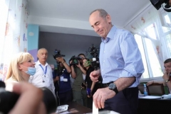 Ռոբերտ Քոչարյանը քվեարկեց հանուն արժանապատիվ խաղաղության