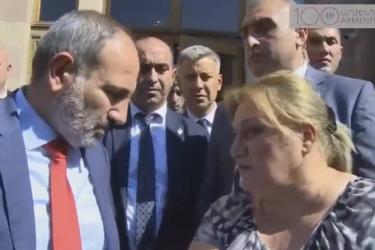 ՀՀ վարչապետը զոհված զինծառայողների մայրերին խնդրեց տալ խնդիրները հերթով լուծելու հնարավորություն