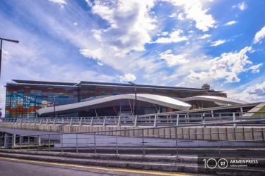 «Զվարթնոց» օդանավակայանի մեկնման սրահում հայտնաբերվել է գումարով պայուսակ