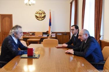 Բակո Սահակյանն ընդունել է Ֆրանսիայի հայ բժիշկների միության անդամ Ժան-Միշել Էքերյանին