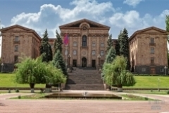 Ազգային ժողովի աշխատակազմը 43 միավոր շարժական գույք է նվիրաբերել Շուռնուխի գյուղապետարանին
