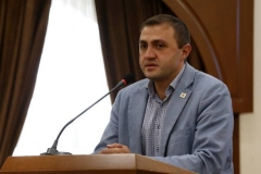 Քնած վիճակում մահակների բազմաթիվ հարվածներ են հասցրել գլխիս, ապա՝ դանակի 11 հարված մարմնիս. Արման Անտոնյանը վերադարձել է