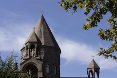 Մայր Աթոռը դատապարտում է զոհված զինվորականների աճյունների հանդեպ անհարգալից վերաբերմունքը