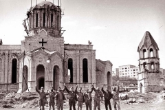 Դիմացիր, մեր ճերմակ գեղեցկուհի, լեռներում հարսանիք լինելու է․․․
