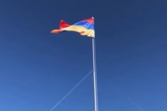 Ճակատեն գյուղ տանող ճանապարհի հարակից թմբի վրա բարձրացվեց Հայաստանի Հանրապետության  դրոշը