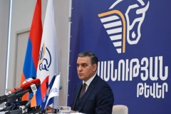 Հայաստանում չկան ընդդիմադիր ուժեր, որ կողմ լինեն պատերազմին և դեմ լինեն խաղաղությանը. Արման Թաթոյան