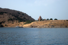 Հայկական խաչքարեր Վանա լճի հատակին. Քորթոշյանը` դրանց արժեքի և ոչնչացման վտանգի մասին