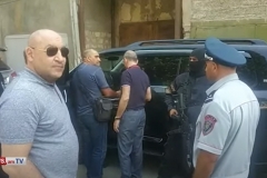 ԱԱԾ աշխատակիցները Քաջարանի քաղաքապետին տեղափոխում են Երեւան