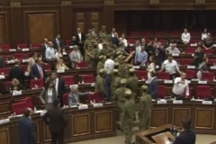 Լարված իրավիճակ Ազգային ժողովում․ նիստերի դահլիճում են անվտանգության աշխատակիցները