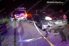 Ողբերգական ավտովթար՝ Սյունիքի մարզում․ Կապան-Նորաշենիկ ավտոճանապարհին «Porsche»-ն բախվել է կայանված «Toyota»-ն․ վերջինի վարորդը, ով այդ պահին բեռնախցիկում իրեր դասավորելիս է եղել, տեղում մահացել է